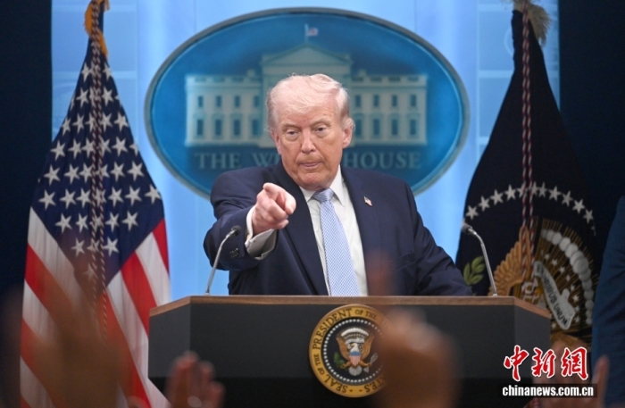 当地时间4月6日,华盛顿,美国总统特朗普就伊朗战事在白宫举行记者会。中新社记者 陈孟统 摄 当地时间4月6日,华盛顿,美国总统特朗普就伊朗战事在白宫举行记者会。中新社记者 陈孟统 摄